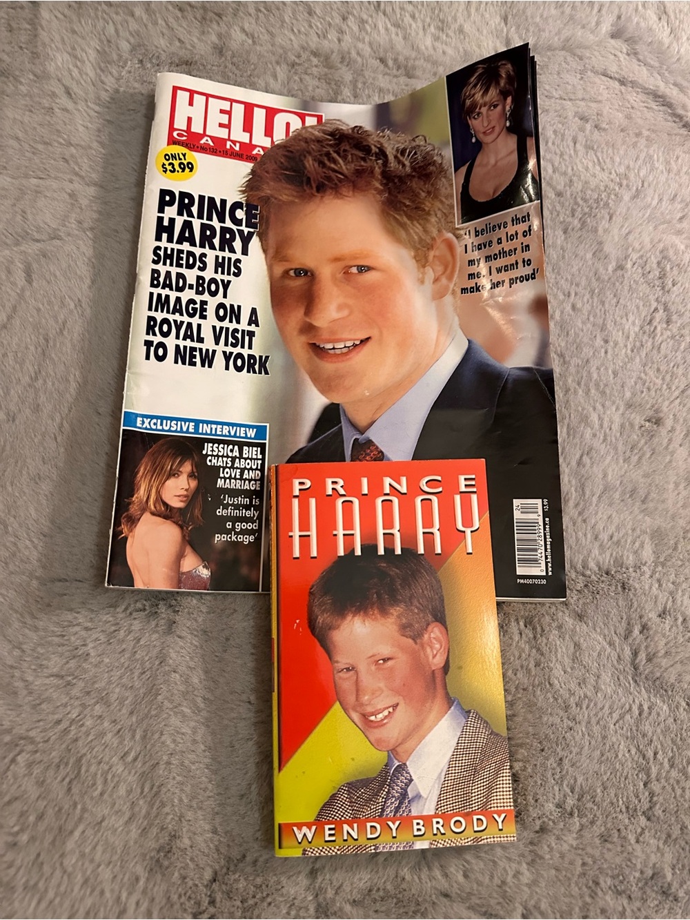 2️⃣Prince Harry 2009 Hello! mag and Paperback Book